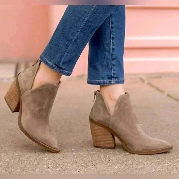 Universal Thread Women's Tan Suede ankle boots size 6 - Picture 6 of 6